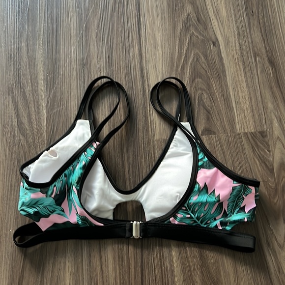 Cupshe medium high waisted bikini, new with tags - Picture 3 of 5
